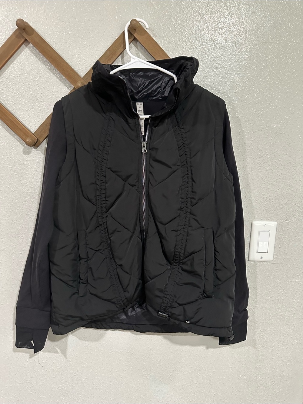 Alo Yoga Cool Breaker Jacket Womans Black Quilted W/thumbholes Size Medium